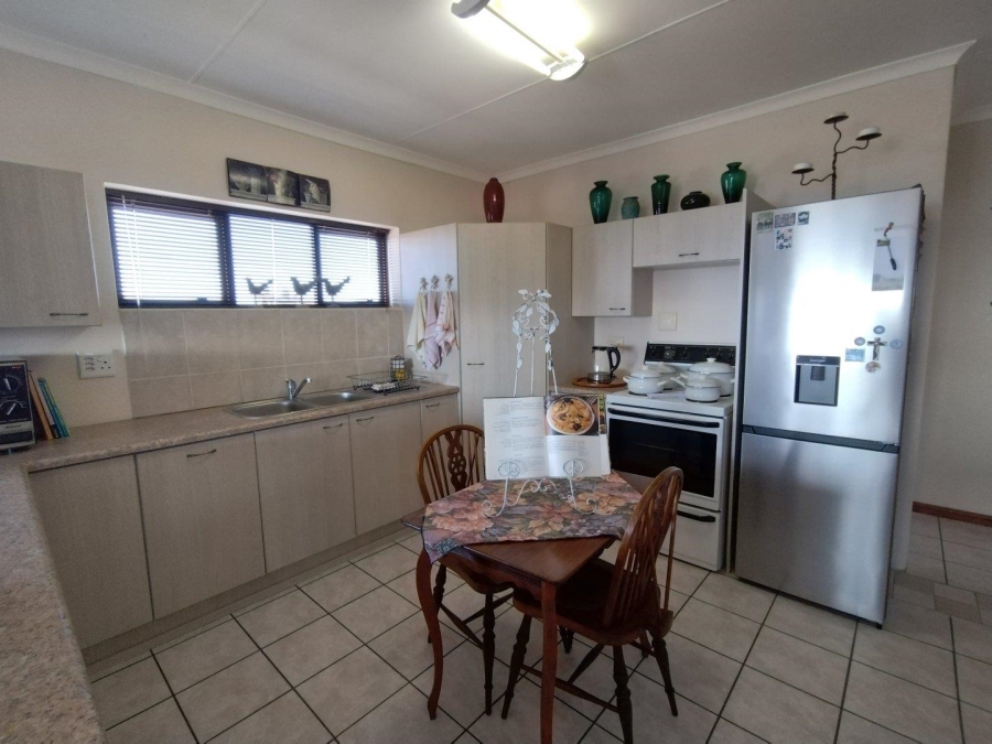 5 Bedroom Property for Sale in Wavecrest Eastern Cape